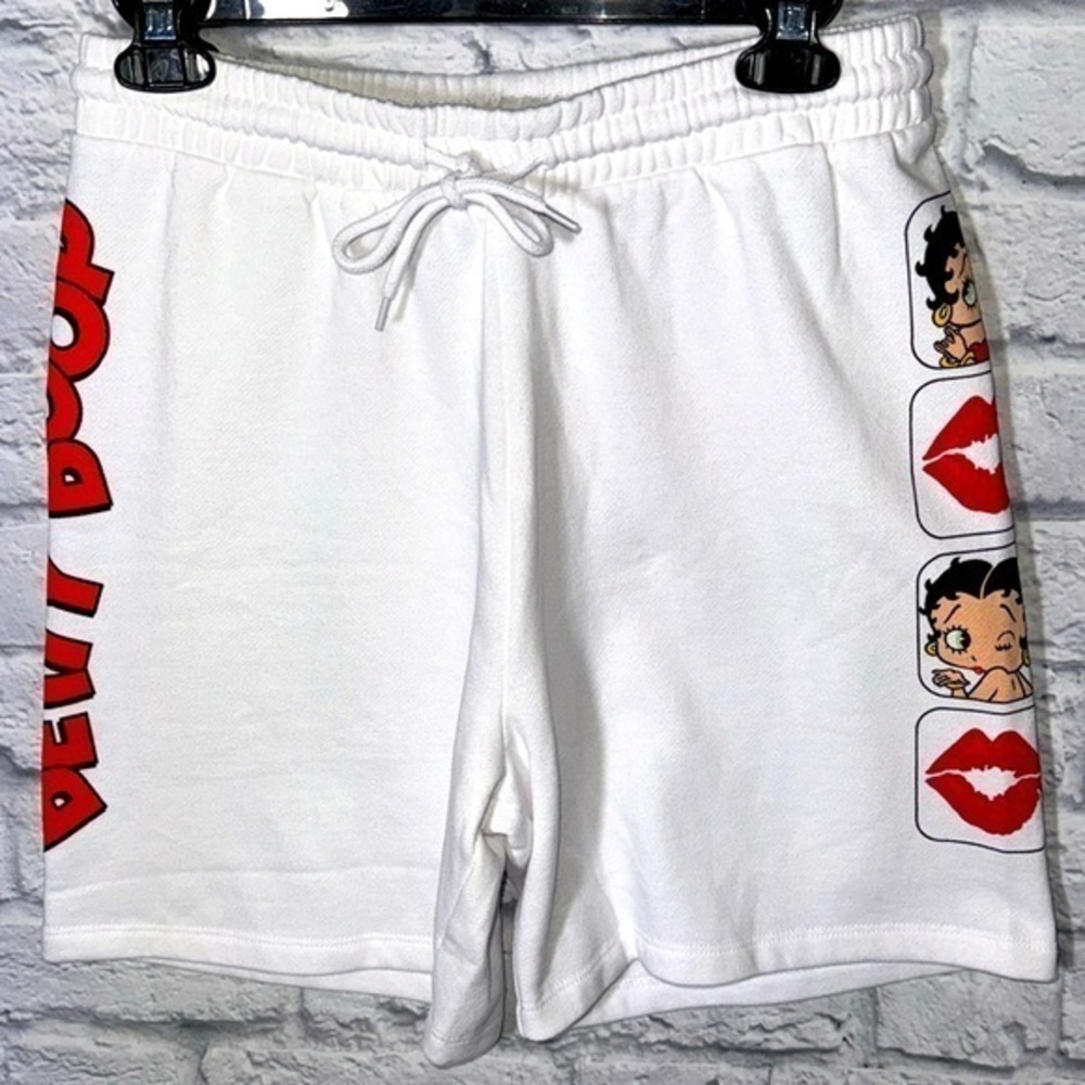 NWOT Betty Boop Retro Cartoon Comic Athleisure Sport Elastic Waist Sweat Shorts